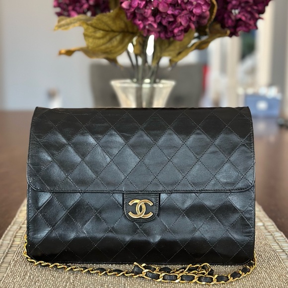 ⭐️RARE CONDITION⭐️ Chanel Medium Classic Flap in Black Quilted Lambskin 24k GHW - Picture 7 of 15